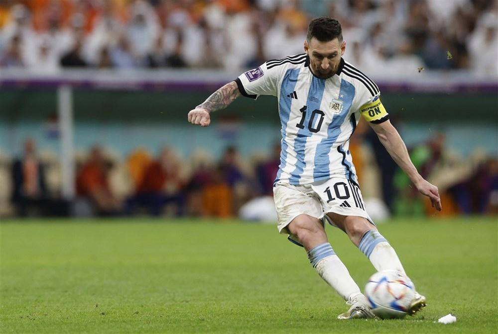 星空体育-梅西在RNG比赛中关键助攻，挺进下一轮引发热议！的简单介绍