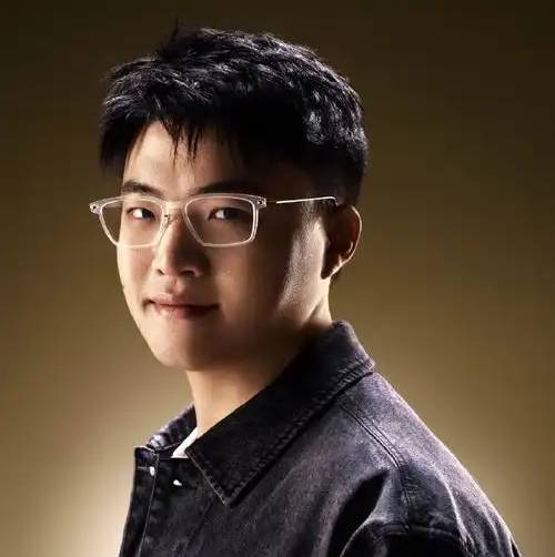 星空体育-Uzi回归赛场，绝杀首场状态亮眼，热火观众沸腾！的简单介绍